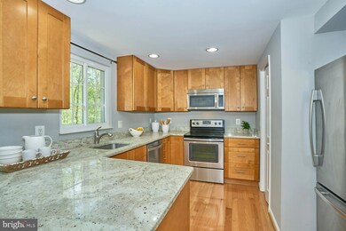 8694 Bent Arrow Ct, Springfield, VA 22153 - photo 6