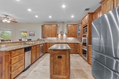 Kitchen with appliances with stainless steel fini