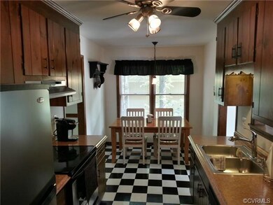 Kitchen and Breakfast area