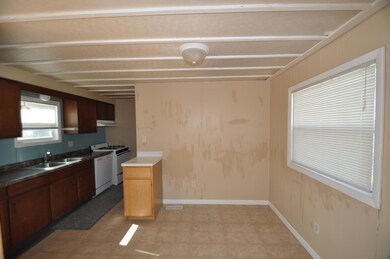 103 7th St, Glen Ullin, ND 58631 - photo 5