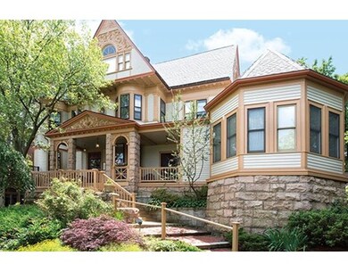 124 Winthrop Rd unit 5, Brookline, MA 02445 - photo 2