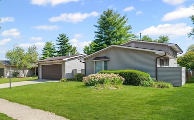 2306 Winchester Dr, Champaign, IL 61821 - photo 3