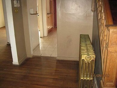 Entry/Foyer.