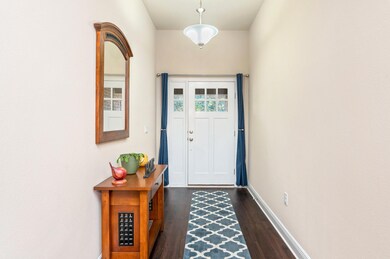 5-web-or-mls-2400 Genevieve Way-05
