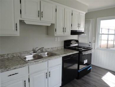 2609 Goble Dr, Lorain, OH 44055 - photo 2