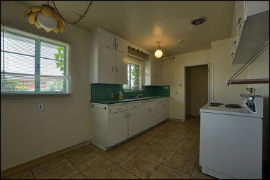 2706 Savannah Ave, El Paso, TX 79930 - photo 7