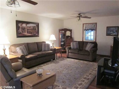 Den/Family/Great Room - Gorgeous new Hardwood Floo