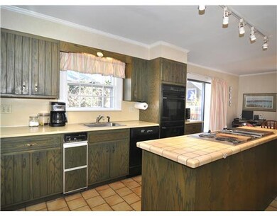 31 Admiral Kalbfus Rd, Newport, RI 02840 - photo 3