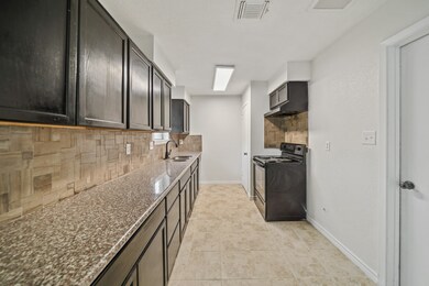 16922 Forest Bend Ave, Friendswood, TX 77546 - photo 4