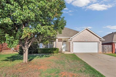 820 Elm Creek Dr, Moore, OK 73160 - photo 5