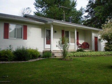 911 Dexter Dr, Lennon, MI 48449 - photo 2
