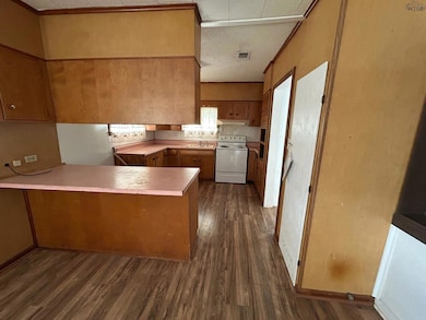 608 W Churchill Ave, Electra, TX 76360 - photo 7