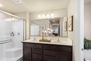 Edgewood - Master Bathroom (2)