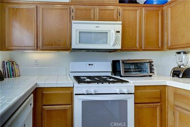 852 W Kemp Ct, Compton, CA 90220 - photo 4