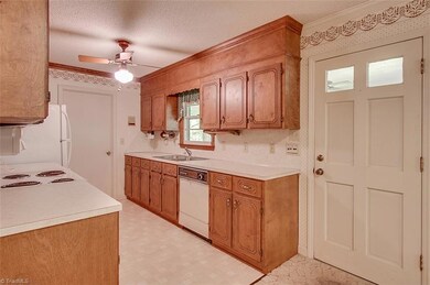 732 Vestal Creek Ct, Asheboro, NC 27205 - photo 6