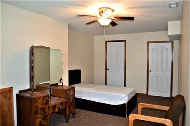 1702 Overbrook Ln, Raymore, MO 64083 - photo 5