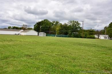 512 E Trudgeon St, Henryetta, OK 74437 - photo 5