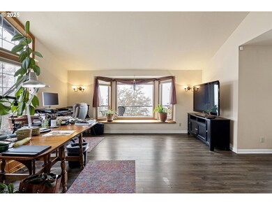 Living Room-Vaulted Ceilings