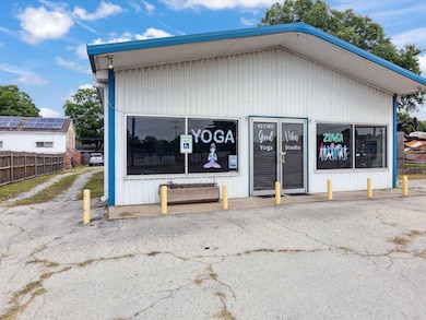 413 E Wise St, Bowie, TX 76230 - photo 4