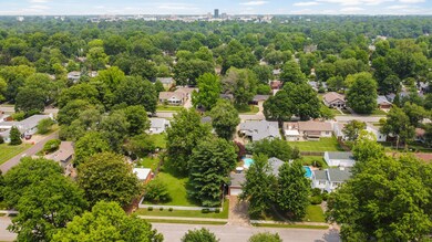 1029 E University St-5