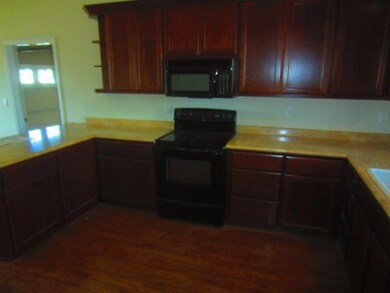 939 SW Princess Cir, Grants Pass, OR 97527 - photo 2