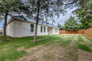 2222 Grove Ln, Glenn Heights, TX 75154 - photo 4