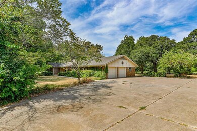 1627 S Clements St, Gainesville, TX 76240 - photo 3