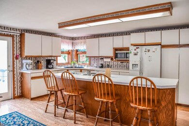 Large breakfast bar!