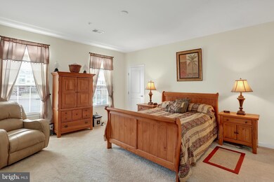 24678 Hutchinson Farm Dr, Chantilly, VA 20152 - photo 4