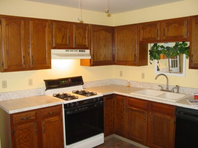 897 Shady Ct, Aurora, IL 60506 - photo 3