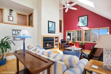 04_146CobbleStoneRoad_10001_LivingRoom_M