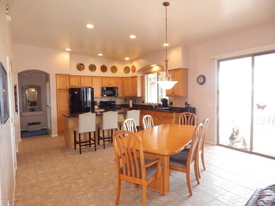 Kitchen / Dining Area