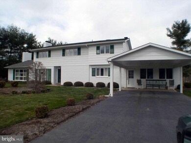 104 N Whissen St, Edinburg, VA 22824 - photo 2