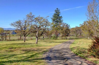 11126 Agate Rd, Eagle Point, OR 97524 - photo 3