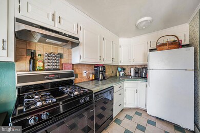 729 Surrey Ln, Glenolden, PA 19036 - photo 7