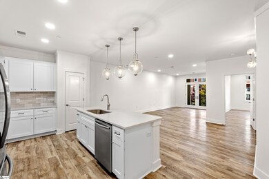 98 E Mcbee Ave unit 303, Greenville, SC 29601 - photo 6