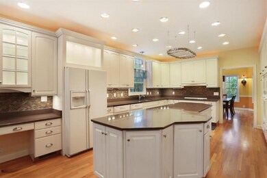 03_18360ForestBeach_5_Kitchen_LowRes