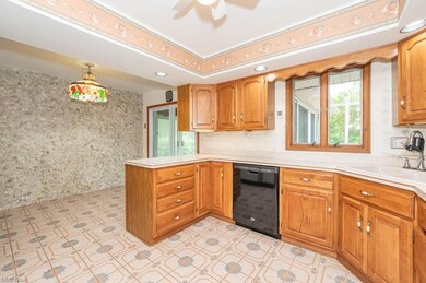 Notice the wonderful Quartz Wall in the eating are