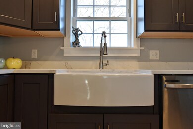 208 Dale Rd, Pasadena, MD 21122 - photo 6