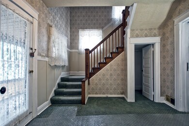 Open Stairway, 9' Ceilings, Charm & Character!