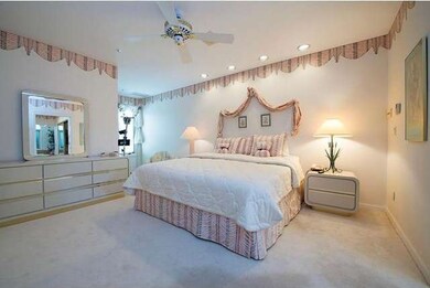 Master Suite (Upstairs)