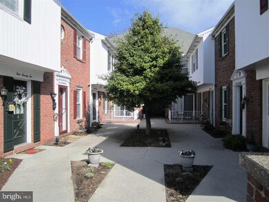 472 W Chocolate Ave, Hershey, PA 17033 - photo 4