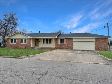 611 W Delaware St, Tahlequah, OK 74464 - photo 2