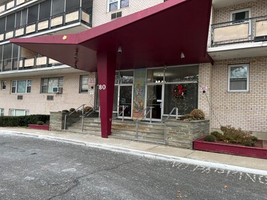 Cartwright Towers II unit 5F, Bridgeport, CT 06604 - photo 2