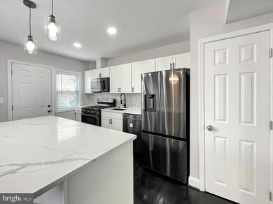 827 Lyndhurst St, Baltimore, MD 21229 - photo 5