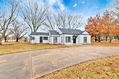 5608 E Park Hollow Dr, Wichita, KS 67208 - photo 3