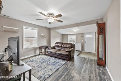 917 W Emerald Ave, Knoxville, TN 37921 - photo 6