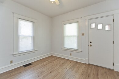 1611 13th Ave SE, Cedar Rapids, IA 52401 - photo 3