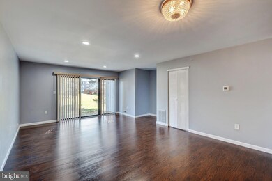 4 Lyon Ln unit 19E, Franklin Park, NJ 08823 - photo 6