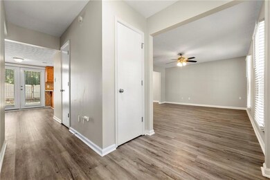 105 Laurel Mill Ct, Roswell, GA 30076 - photo 2